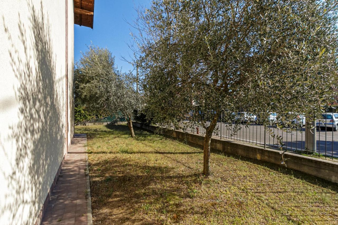 Le Quattro Stelle Villa Cardano Al Campo Bagian luar foto