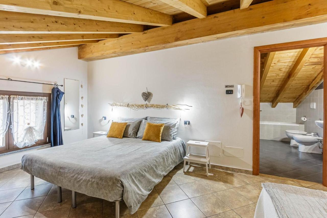 Le Quattro Stelle Villa Cardano Al Campo Bagian luar foto