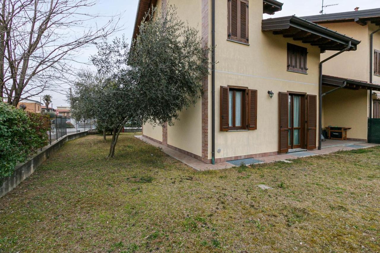 Le Quattro Stelle Villa Cardano Al Campo Bagian luar foto