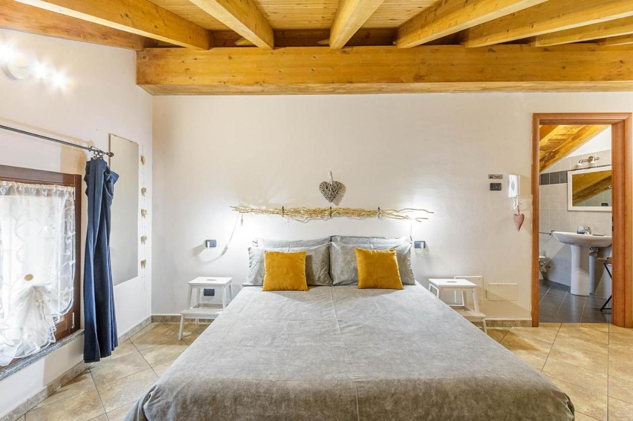 Le Quattro Stelle Villa Cardano Al Campo Bagian luar foto